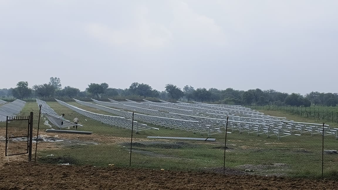 Bulk solar panel supplier offering wholesale solar panels for residential, commercial, and industrial renewable energy projects.